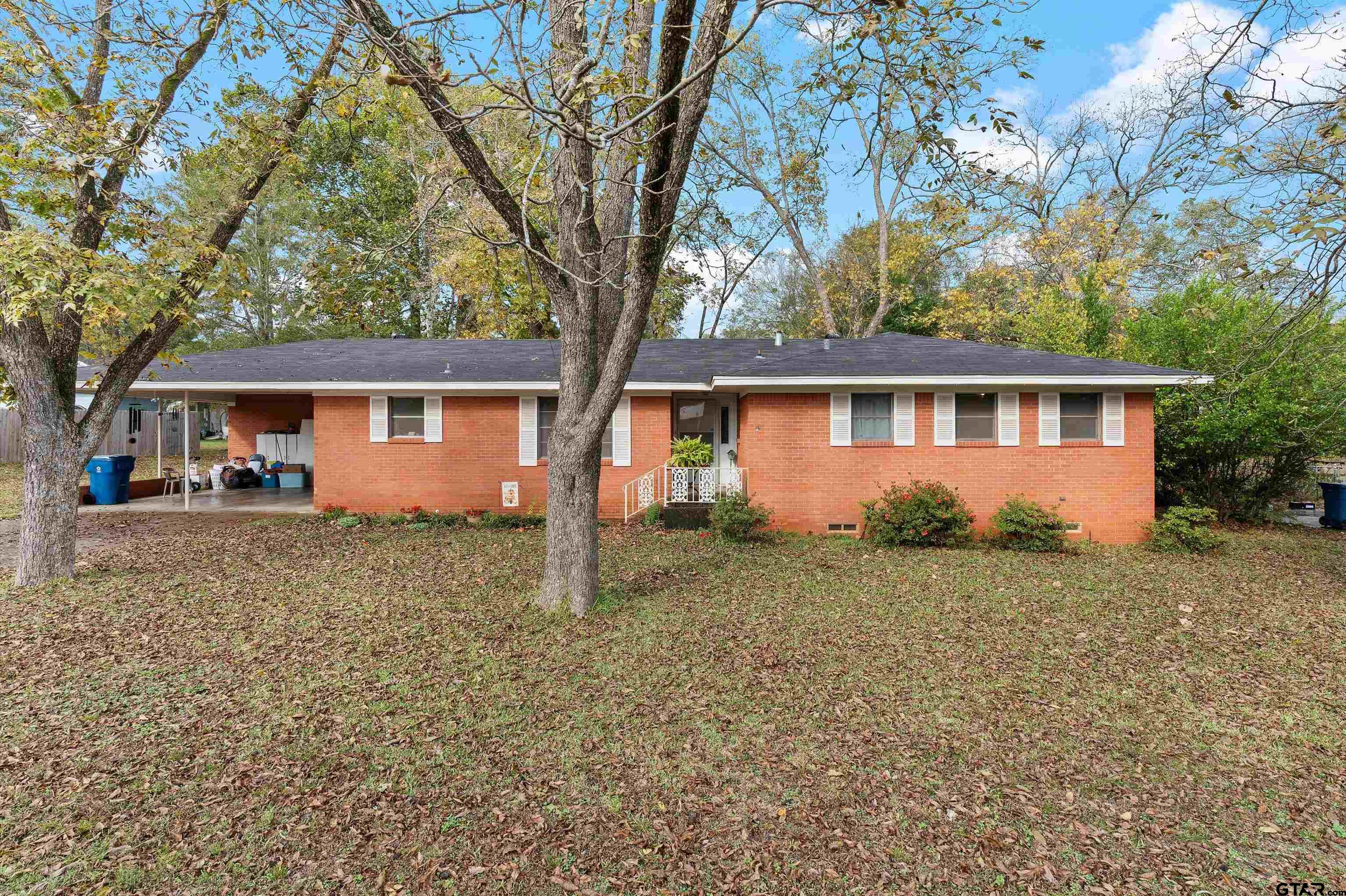 387 Hill Avenue Rusk, TX 75785 - Photo 4 of 26 front view of a house with a yard