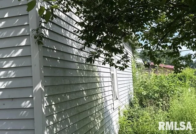 $20,000 | 1203 West Oak Street, West Frankfort, IL 62896