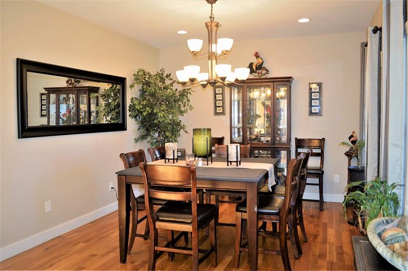 1233 Post Oak Road Belvidere, TN 37306 - Photo 3 of 30 This 20x12 formal dining room has plenty of room for entertaining family during the holiday.
