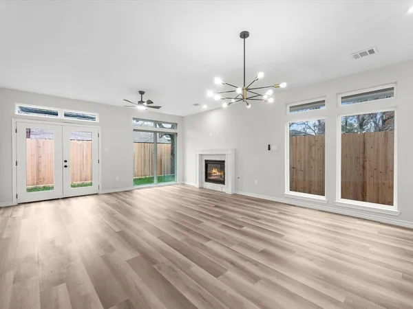 $5,500 | 1319 West Bell Street, Houston, TX 77019