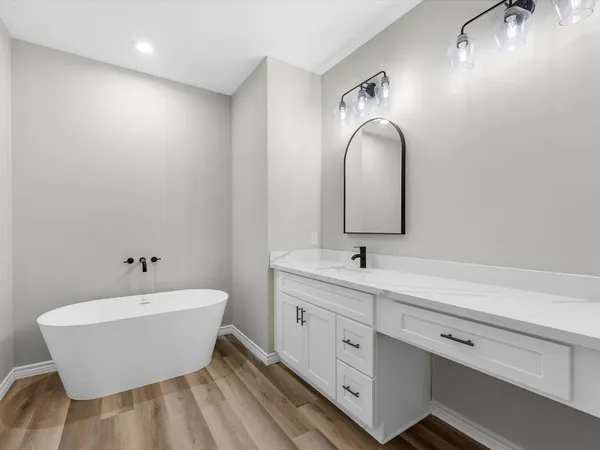 $5,500 | 1319 West Bell Street, Houston, TX 77019