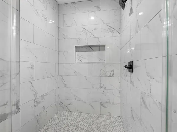 $5,500 | 1319 West Bell Street, Houston, TX 77019