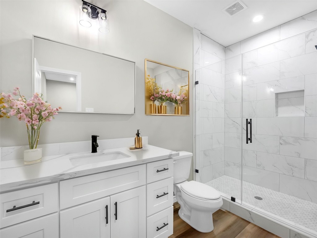 1319 West Bell Street Houston, TX 77019 - Photo 39 of 50 *Note* This photo is virtually staged*