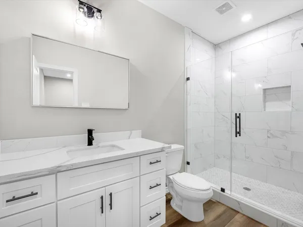 $5,500 | 1319 West Bell Street, Houston, TX 77019