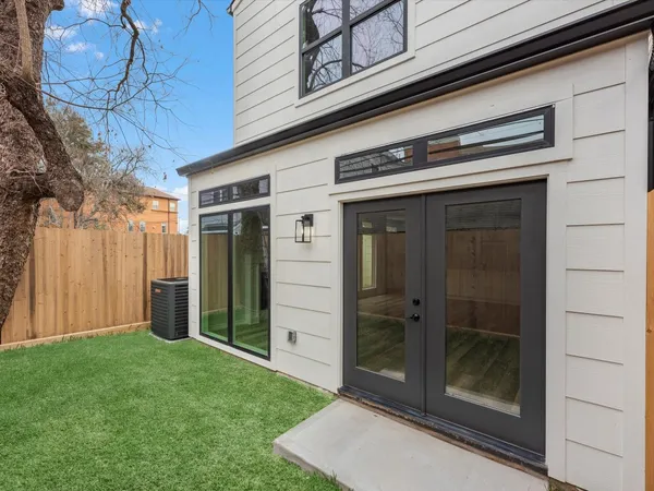 $5,500 | 1319 West Bell Street, Houston, TX 77019