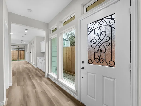 $5,500 | 1319 West Bell Street, Houston, TX 77019