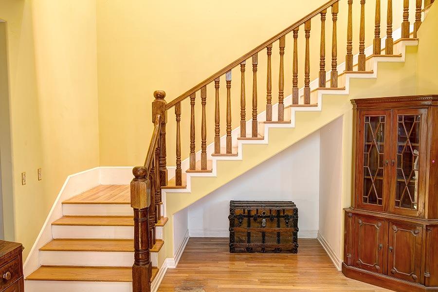 10075 Ojai Santa Paula Road Ojai, CA 93023 - Photo 3 of 17 a view of entryway with wooden floor and stairs