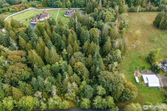 a view of a houses with a yard