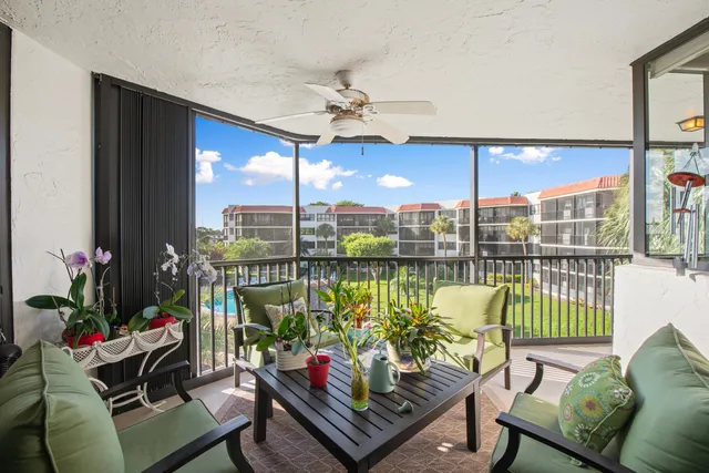 $375,000 | 800 Jeffery Street, Unit 303, Boca Raton, FL 33487
