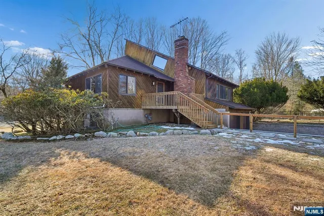 $989,000 | 159 Deer Trail North, Ramsey, NJ 07446