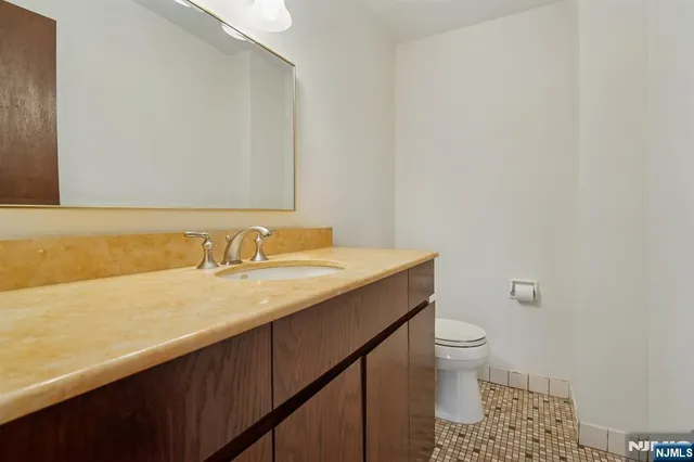 $989,000 | 159 Deer Trail North, Ramsey, NJ 07446