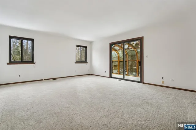 $989,000 | 159 Deer Trail North, Ramsey, NJ 07446