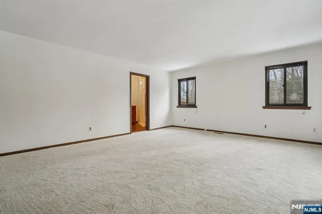 $989,000 | 159 Deer Trail North, Ramsey, NJ 07446