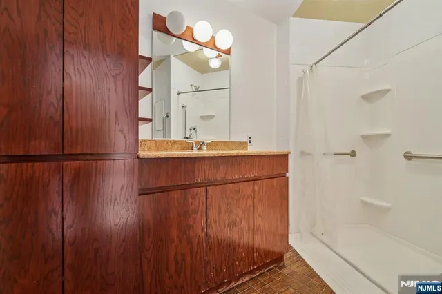 $989,000 | 159 Deer Trail North, Ramsey, NJ 07446