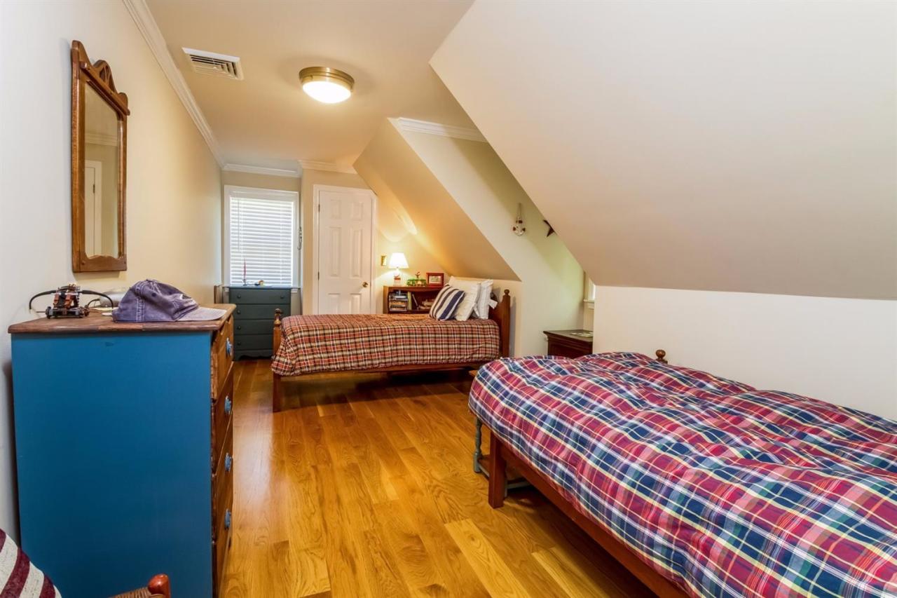 41 Harbor Hill Road Chatham, MA 02633 - Photo 23 of 35 a bedroom with two beds and a dresser