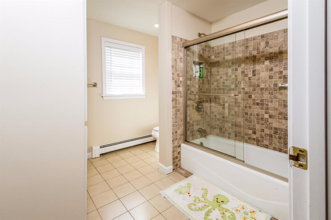 41 Harbor Hill Road Chatham, MA 02633 - Photo 29 of 35 a bathroom with a shower and a bathtub