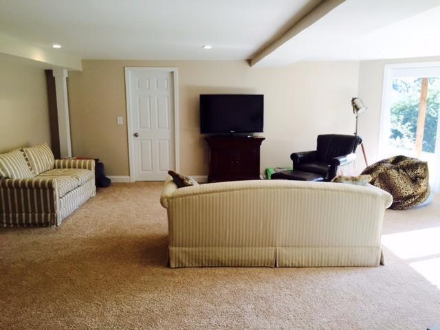 41 Harbor Hill Road Chatham, MA 02633 - Photo 32 of 35 a living room with furniture and a flat screen tv