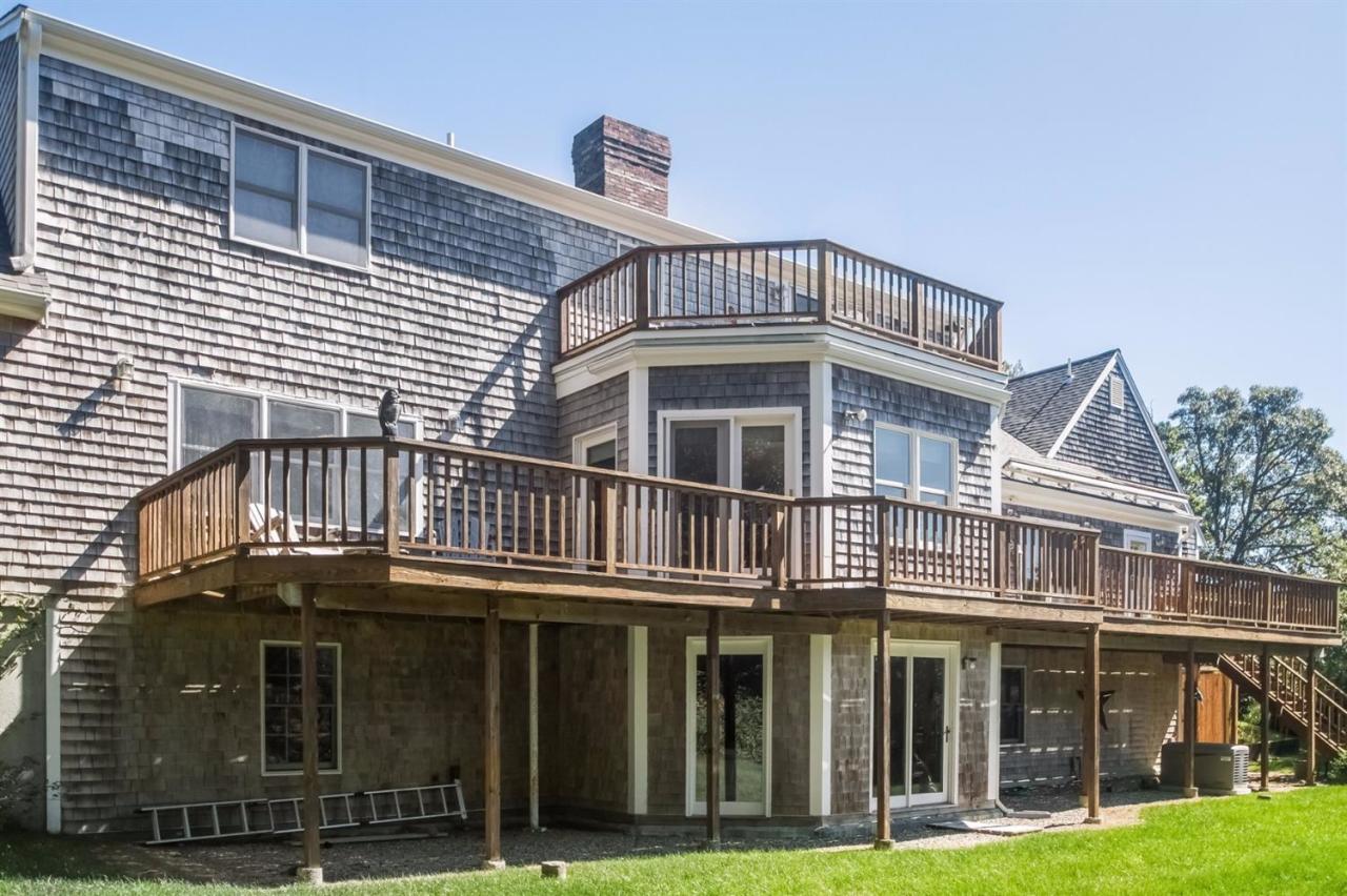 41 Harbor Hill Road Chatham, MA 02633 - Photo 34 of 35 a front view of a house
