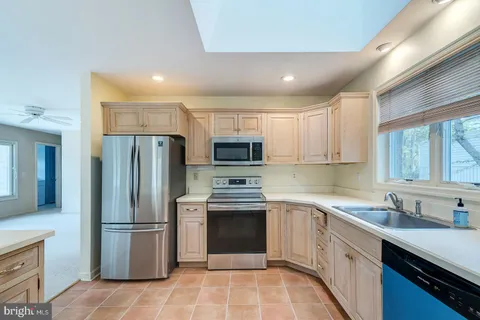 $898,900 | 208 Pond View Drive, Bethany Beach, DE 19930