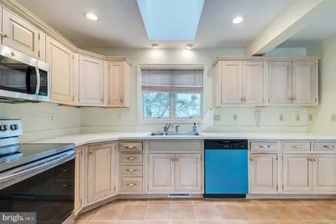 $898,900 | 208 Pond View Drive, Bethany Beach, DE 19930
