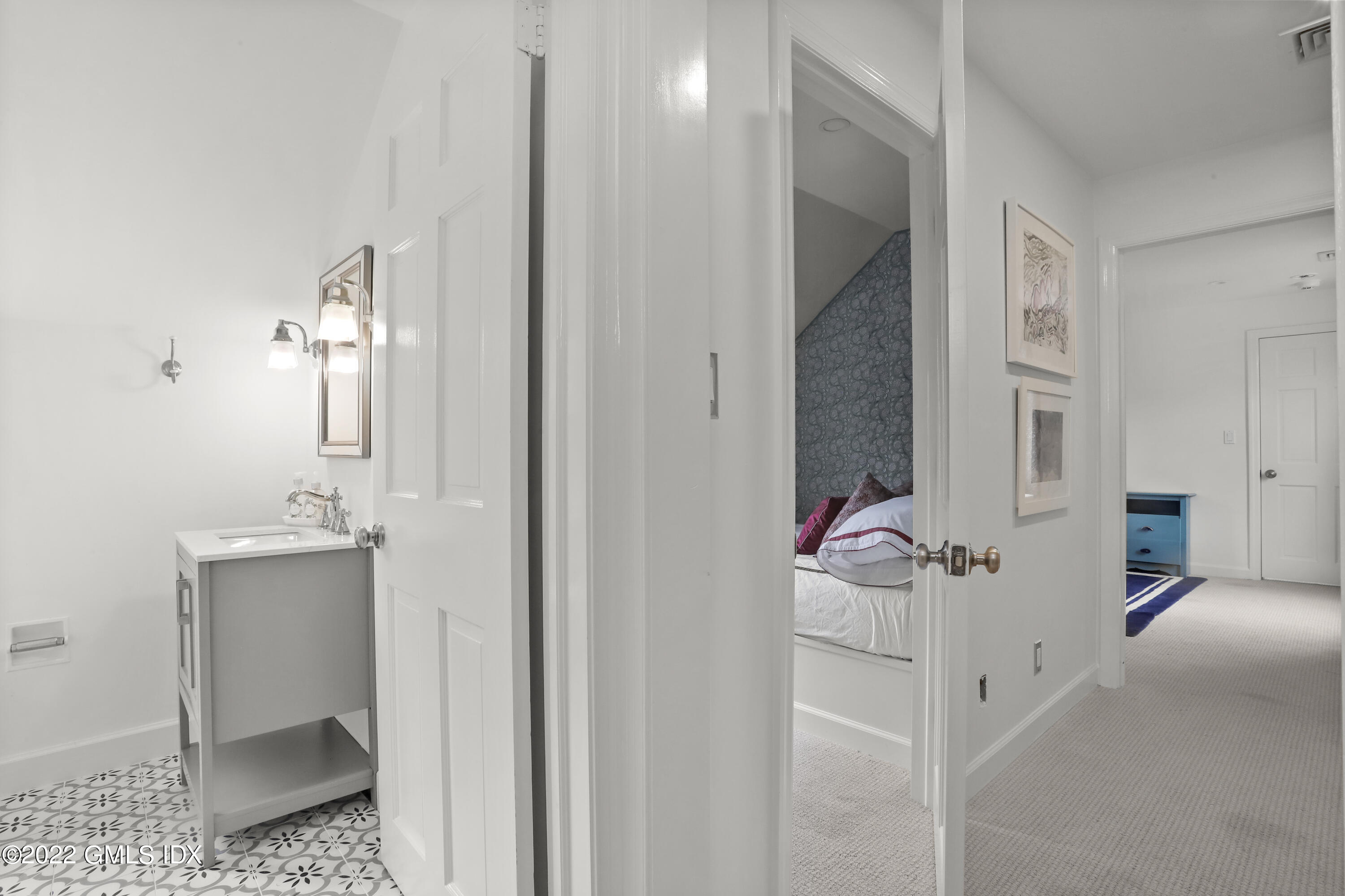 331 Round Hill Road Greenwich, CT 06831 - Photo 15 of 28 a bathroom with a sink