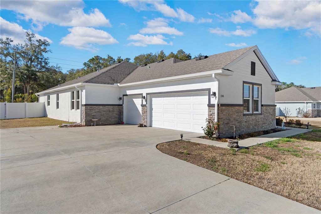 1340 Southeast 63rd Ct Road Ocala, FL 34472 - Photo 4 of 46