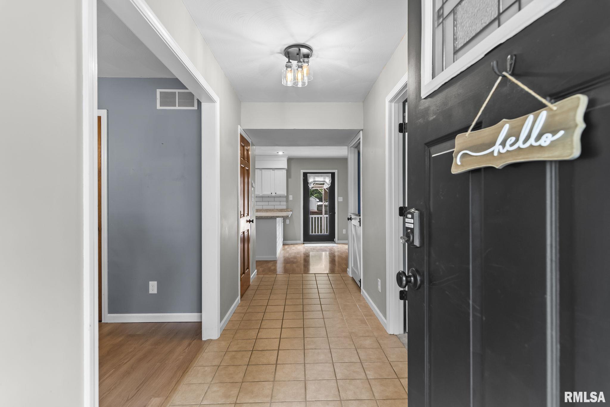 30 Skyview Drive Springfield, IL 62702 - Photo 4 of 53
