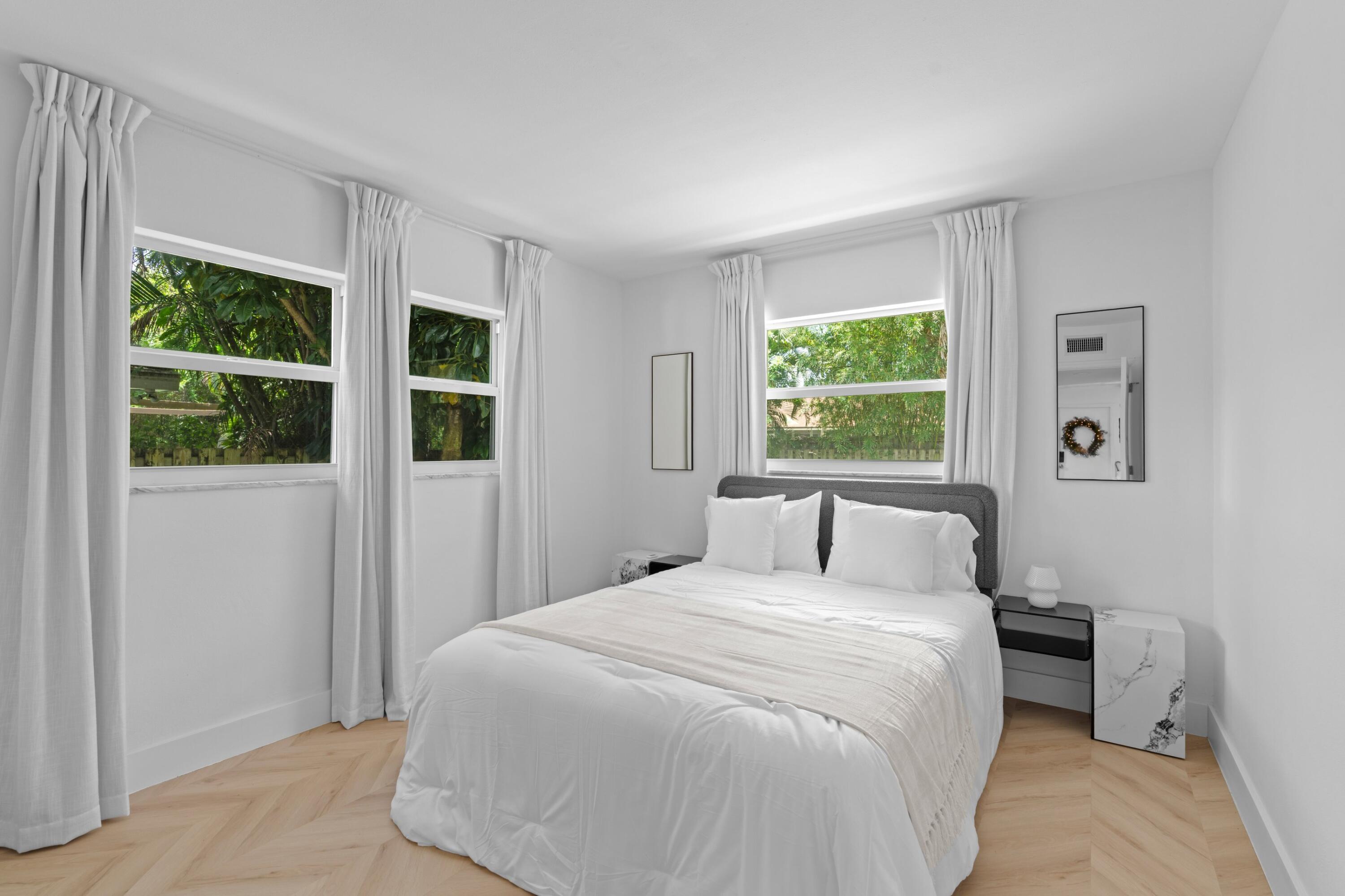 660 Glouchester Street, Unit 100 Boca Raton, FL 33487 - Photo 12 of 33 a bedroom with a large bed and a window