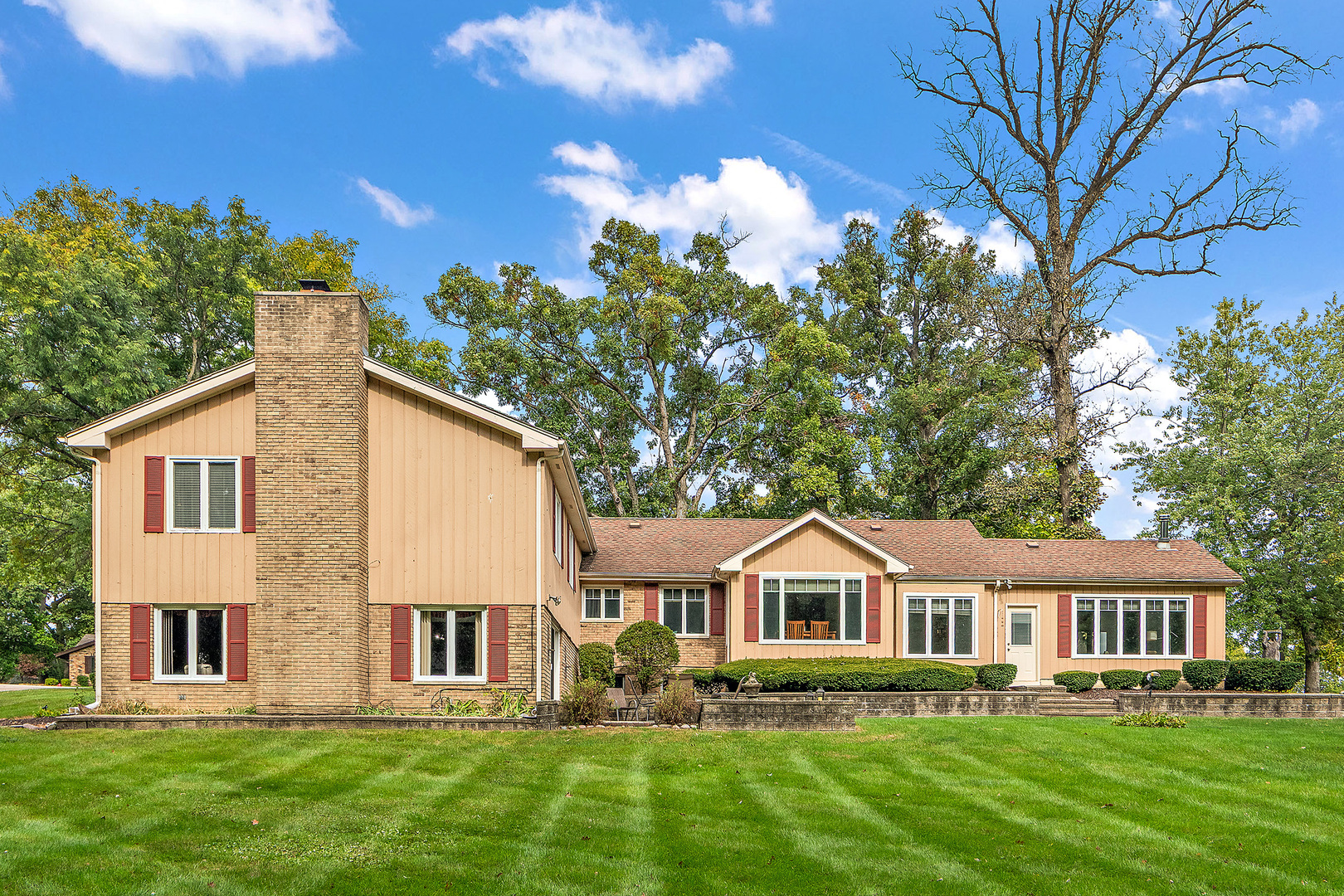 590 Timber Lane Frankfort, IL 60423 - Photo 48 of 50 front view of a house with a yard