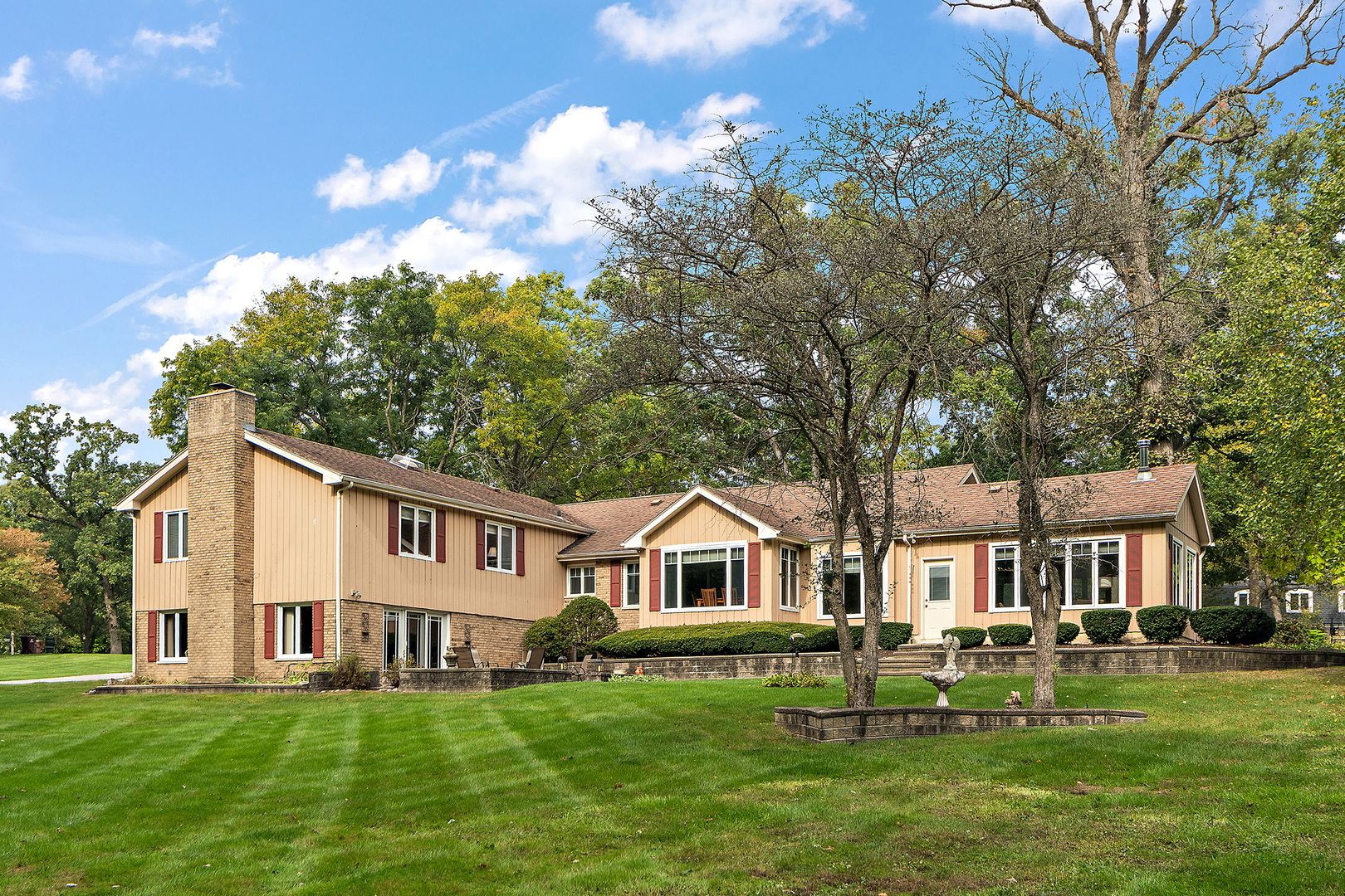 590 Timber Lane Frankfort, IL 60423 - Photo 49 of 50 a front view of a house with a garden and trees