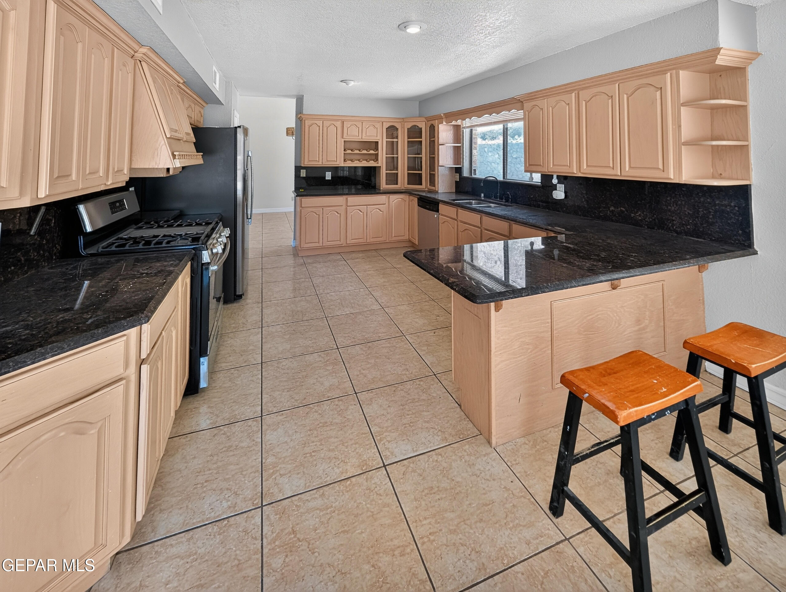 808 Rotterdam Way El Paso, TX 79912 - Photo 14 of 43 026_PXL_20260622_175500269