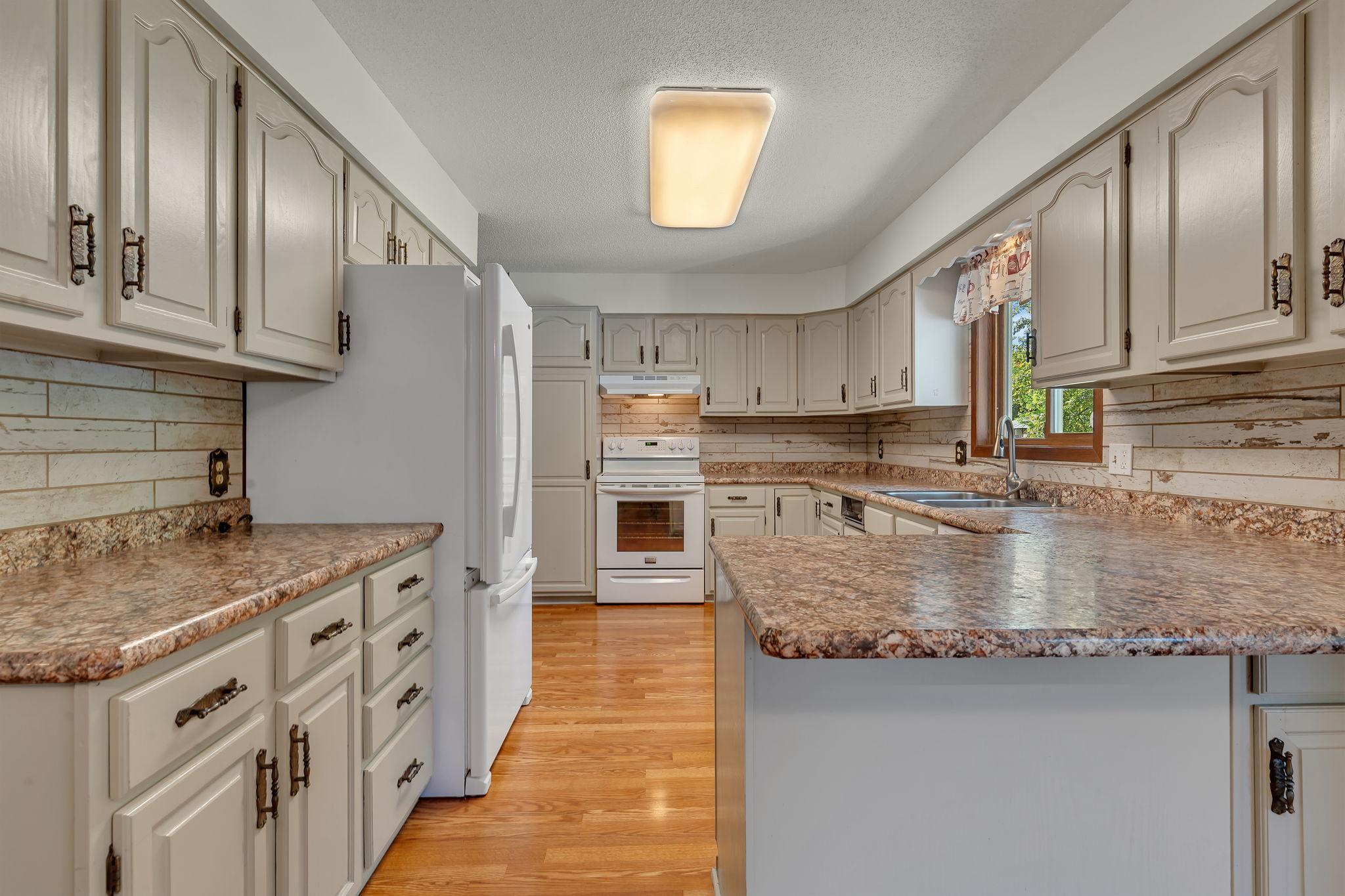 608 26th Avenue Southwest Willmar, MN 56201 - Photo 12 of 38