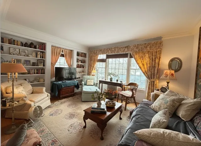 $785,000 | 502 South I Oka Avenue, Mount Prospect, IL 60056