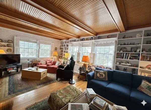 $785,000 | 502 South I Oka Avenue, Mount Prospect, IL 60056