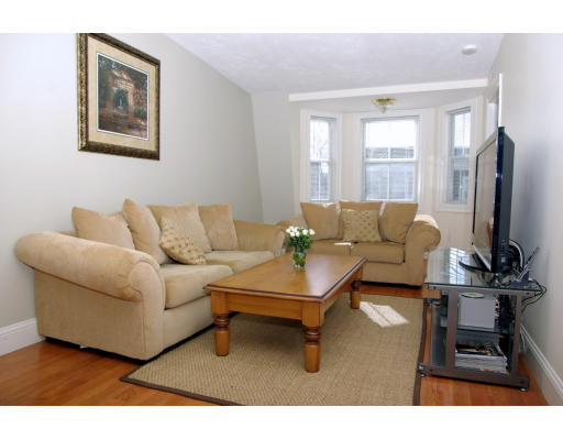662 East 7th Street, Unit 3 Boston, MA 02127 - Photo 4 of 10
