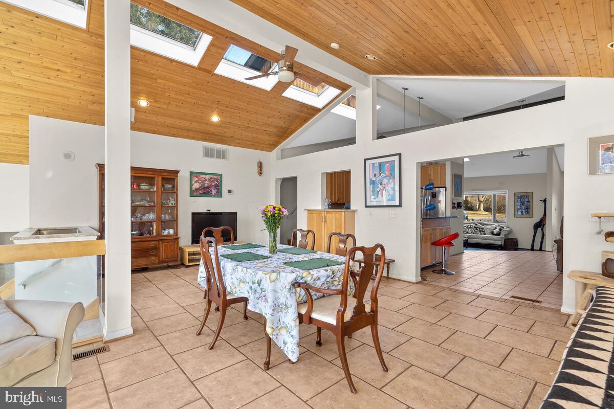 6406 Lochridge Road Columbia, MD 21044 - Photo 11 of 39 Dining room