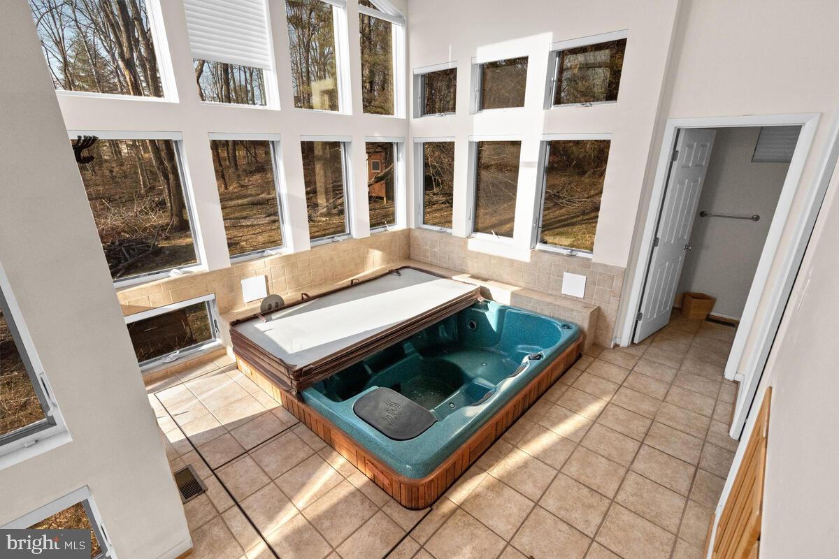 6406 Lochridge Road Columbia, MD 21044 - Photo 16 of 39 Hot tub & spa bath