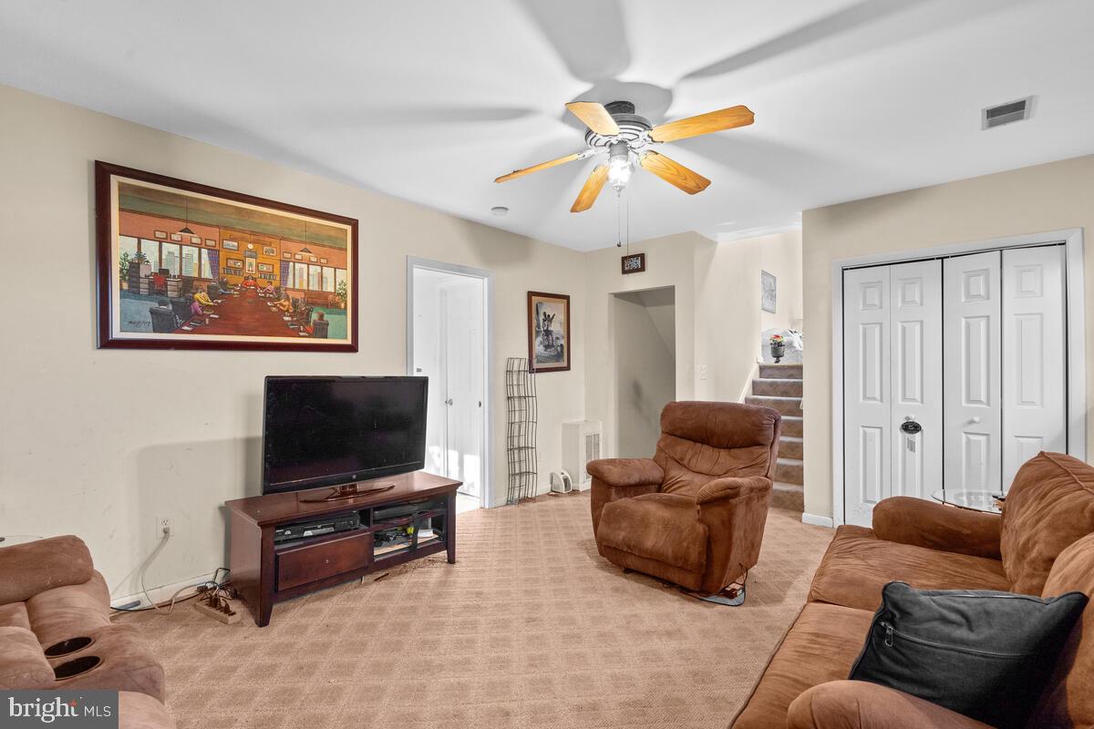 6406 Lochridge Road Columbia, MD 21044 - Photo 19 of 39 Family room