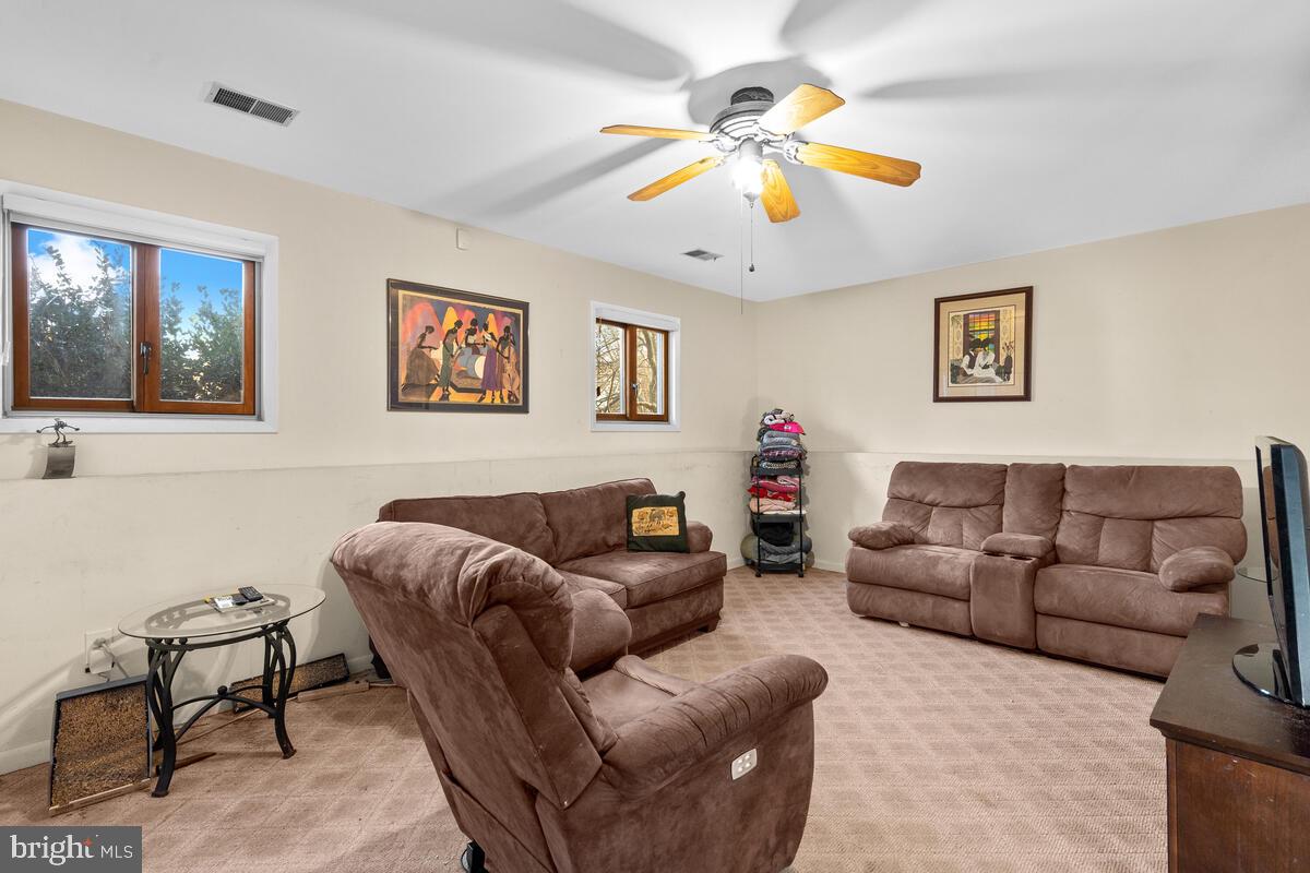 6406 Lochridge Road Columbia, MD 21044 - Photo 20 of 39 Family room