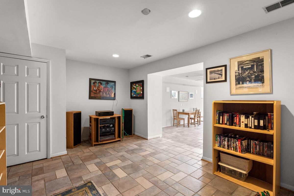 6406 Lochridge Road Columbia, MD 21044 - Photo 22 of 39 Gallery Image 22