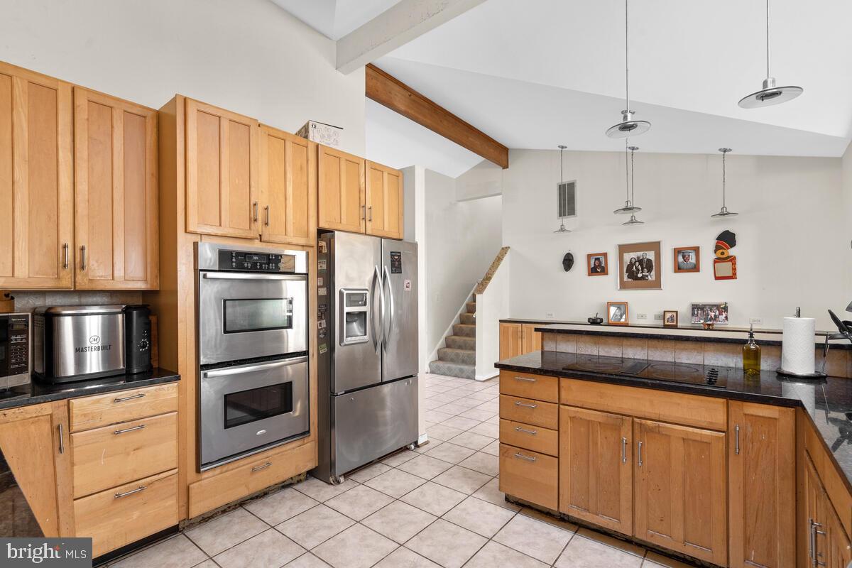 Gourmet kitchen