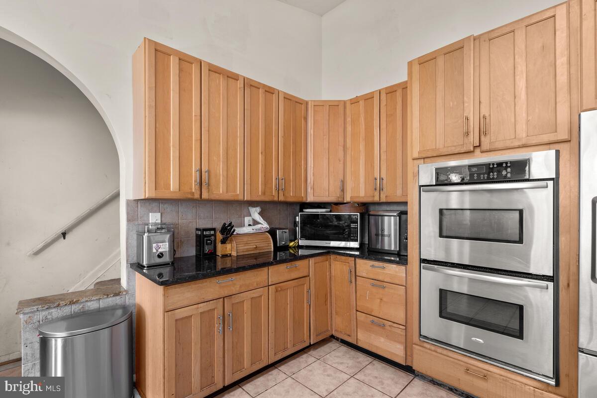 Gourmet kitchen