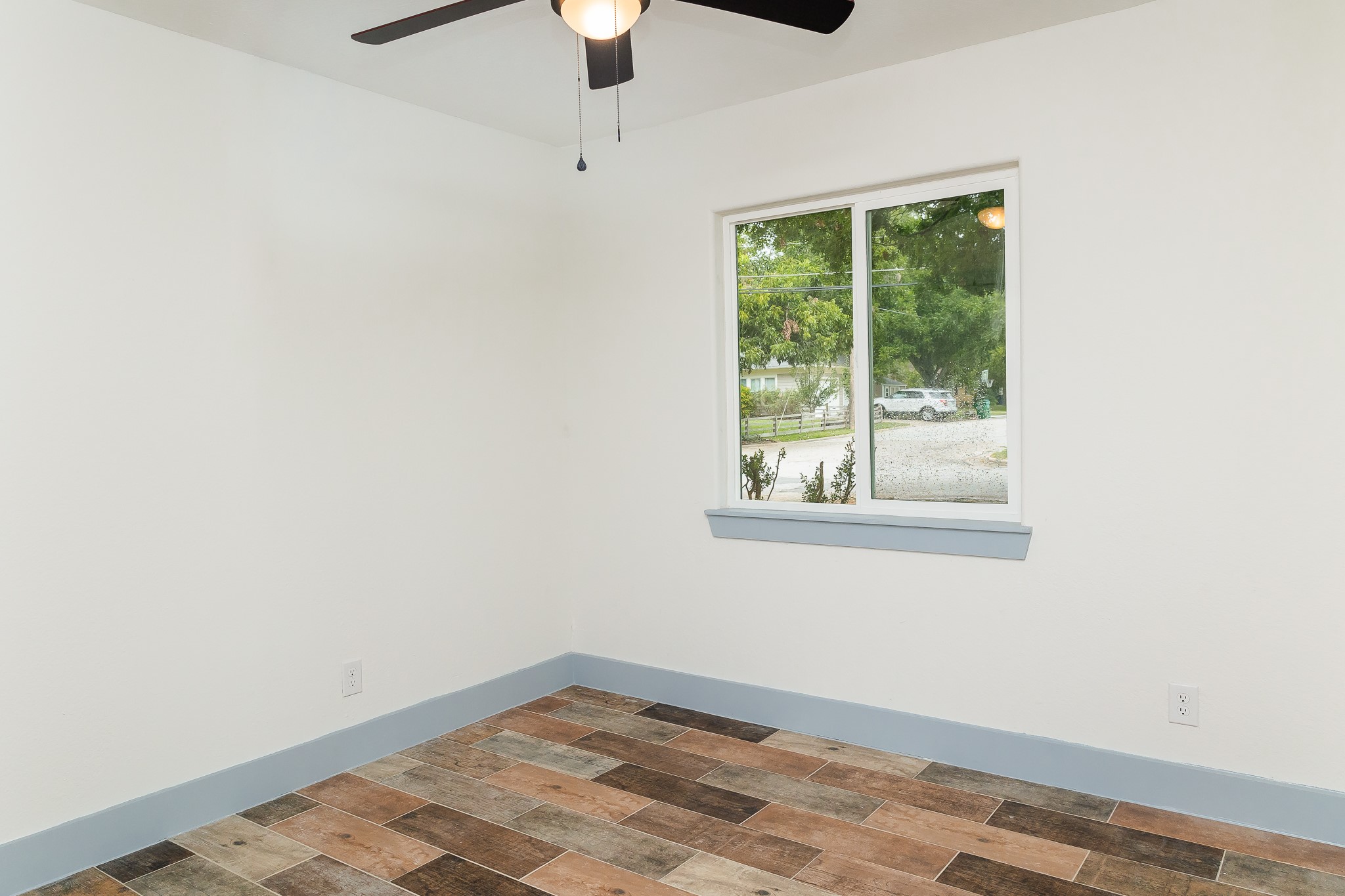 811 Matchett Street Brenham, TX 77833 - Photo 9 of 18 an empty room with a window