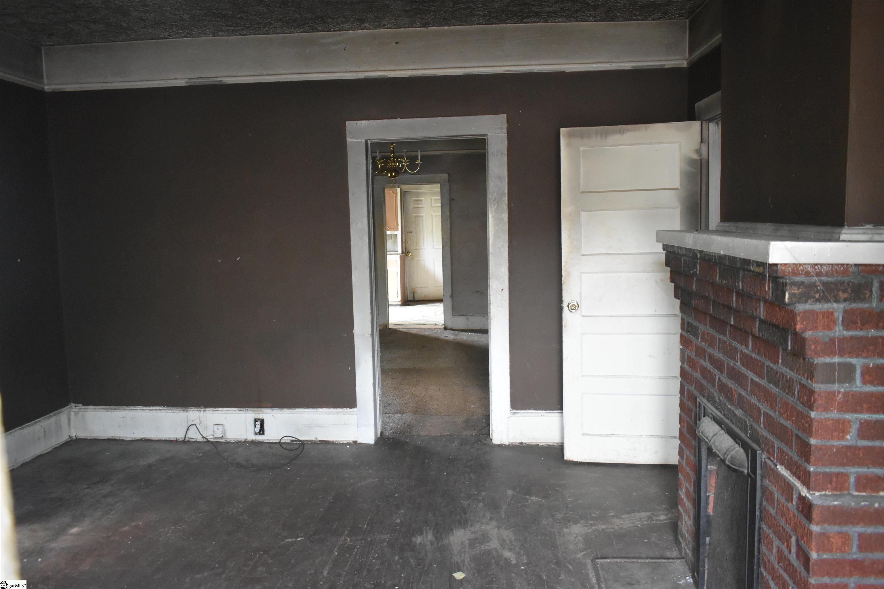 1187 Pendleton Street Greenville, SC 29611 - Photo 2 of 15