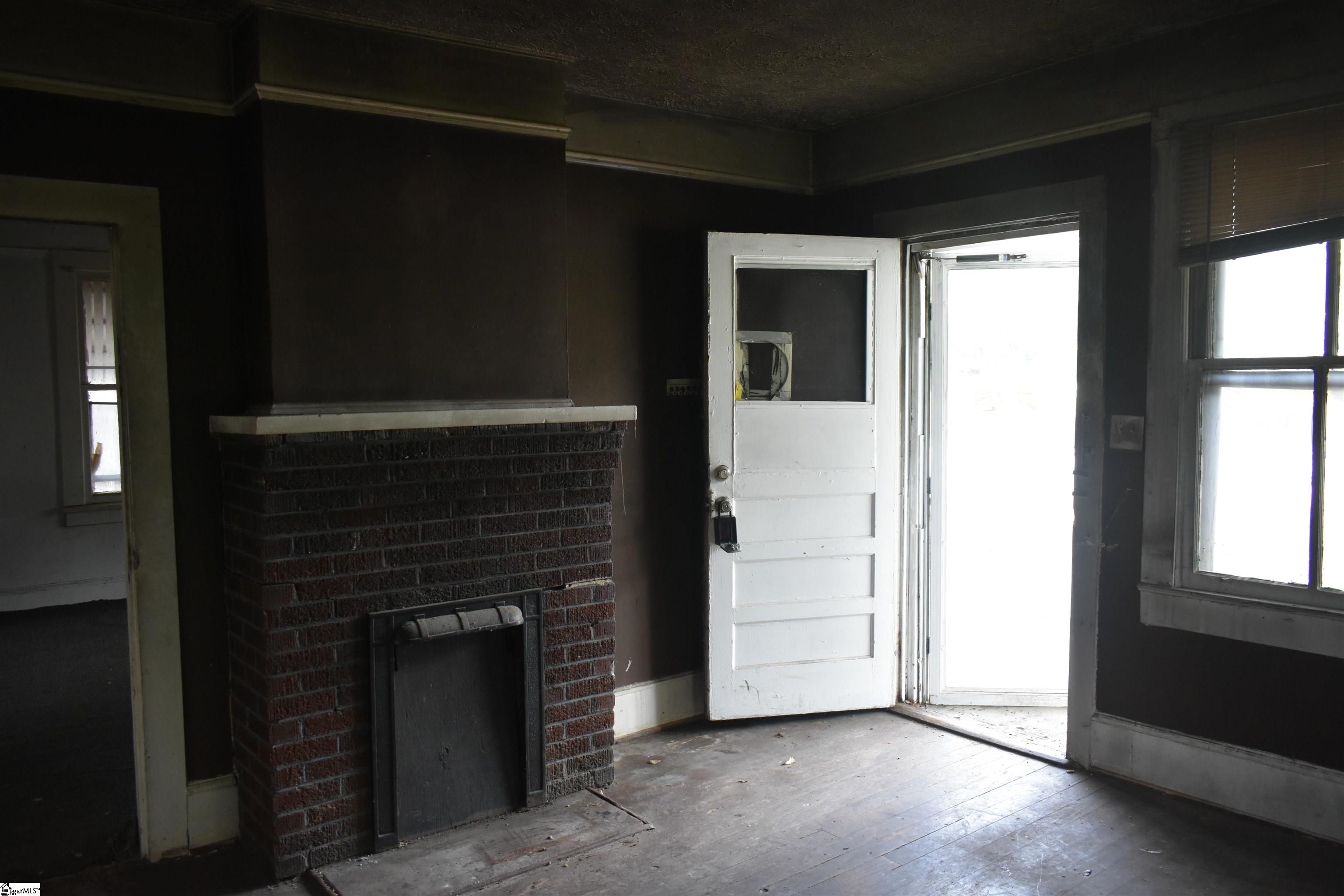 1187 Pendleton Street Greenville, SC 29611 - Photo 3 of 15