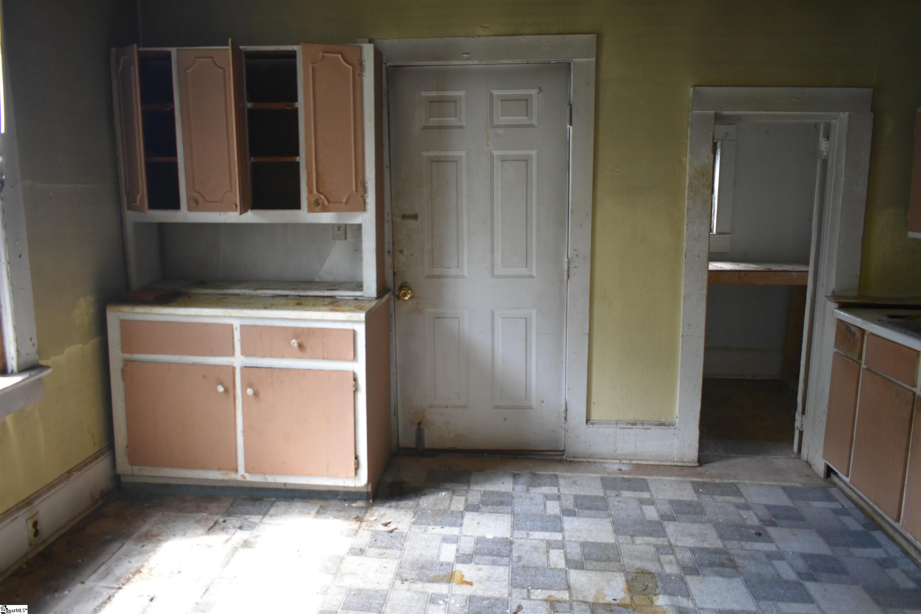 1187 Pendleton Street Greenville, SC 29611 - Photo 7 of 15