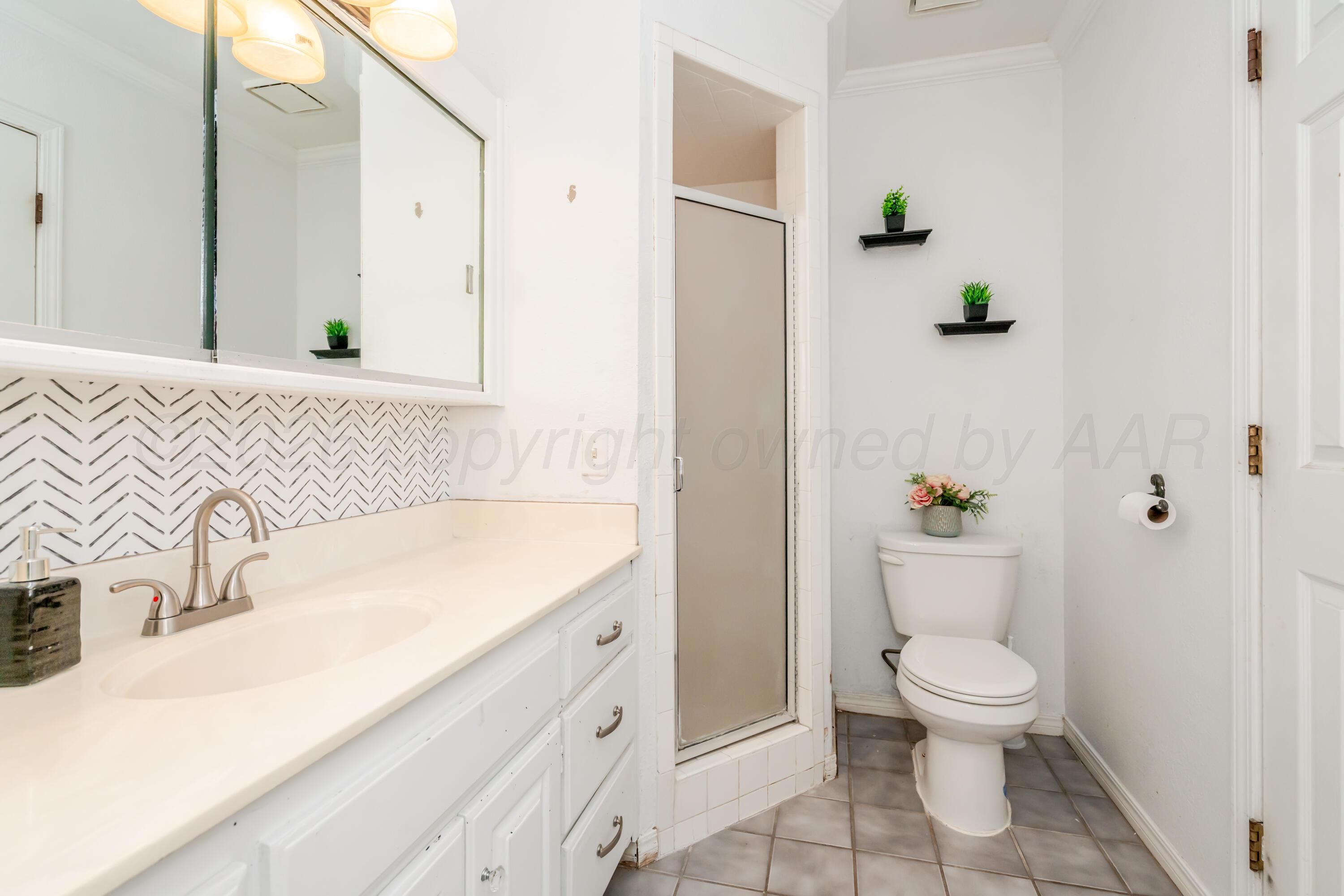 8010 Claret Street Amarillo, TX 79110 - Photo 31 of 36 Primary Bath
