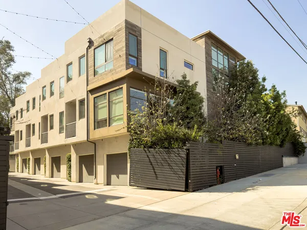 $5,495 | 2111 North Cahuenga Boulevard, Unit 2, Los Angeles, CA 90068