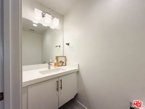 $4,995 | 2111 North Cahuenga Boulevard, Unit 2, Los Angeles, CA 90068