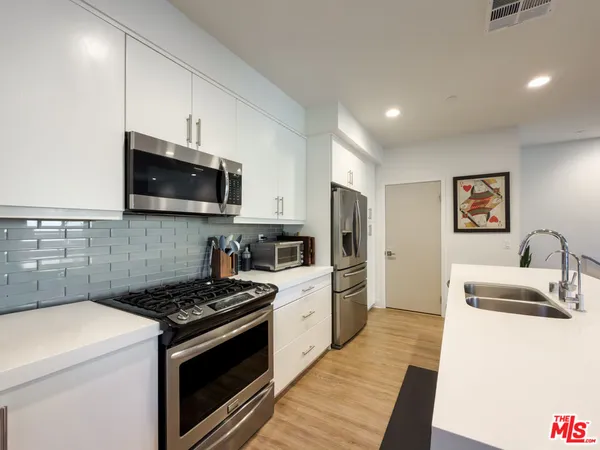 $4,995 | 2111 North Cahuenga Boulevard, Unit 2, Los Angeles, CA 90068
